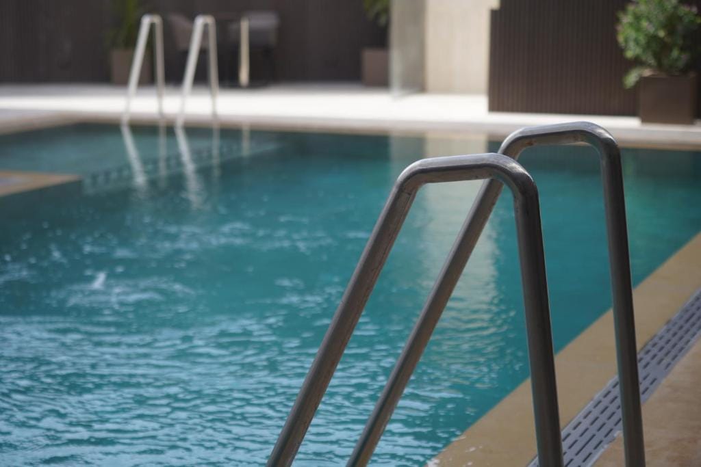 Suite Apartment Pool View